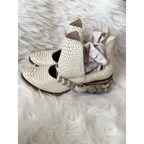 NWT FREEBIRD BY STEVEN Blade Leather Booties White Croc 9 - Picture 6 of 12